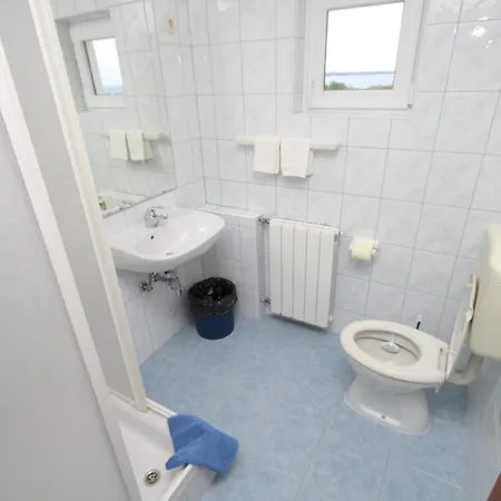 With A Swimming Pool Peroj, Fazana - 2235 Guest house Peroj