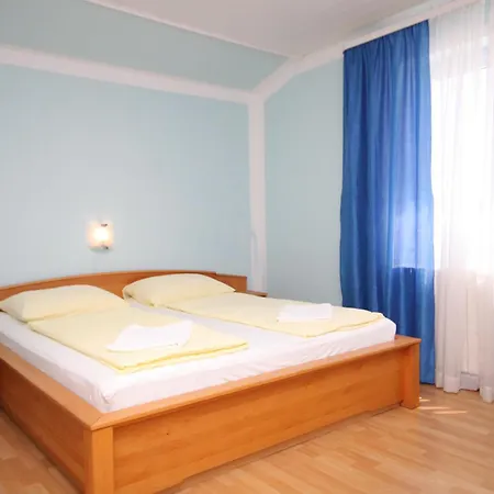 Guest house With A Swimming Pool Peroj, Fazana - 2235 Peroj