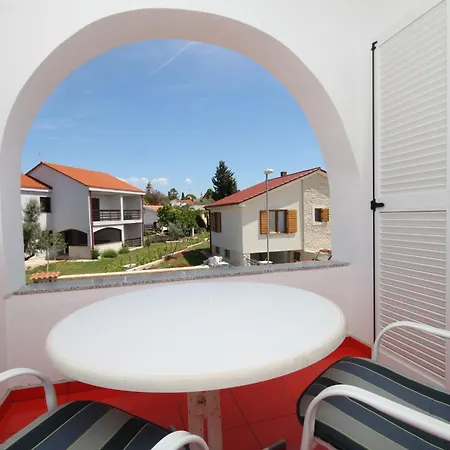 Guest house With A Swimming Pool Peroj, Fazana - 2235 Peroj