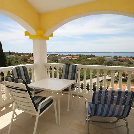 With A Swimming Pool Peroj, Fazana - 2235 Guest house