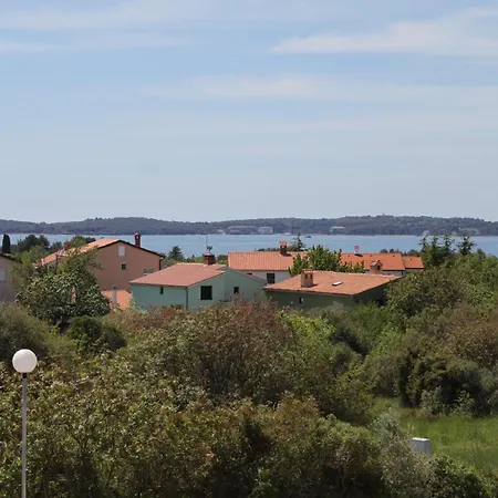 With A Swimming Pool Peroj, Fazana - 2235 Guest house