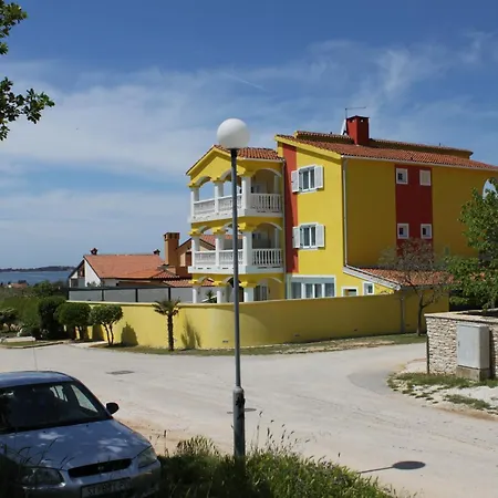 Guest house With A Swimming Pool Peroj, Fazana - 2235
