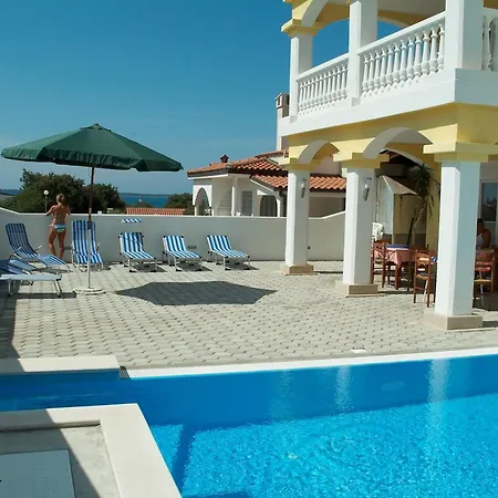 With A Swimming Pool Peroj, Fazana - 2235 3*