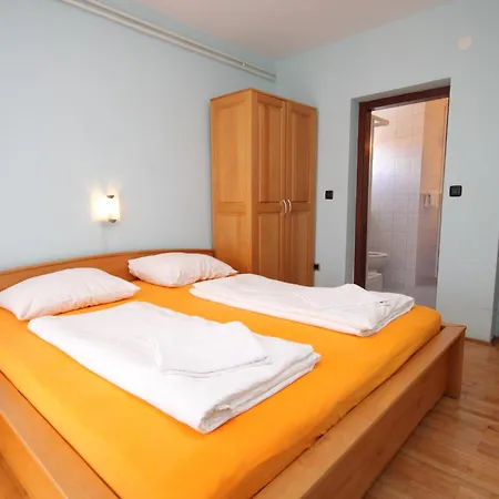 Guest house With A Swimming Pool Peroj, Fazana - 2235 Peroj