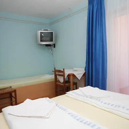 Guest house With A Swimming Pool Peroj, Fazana - 2235 Peroj